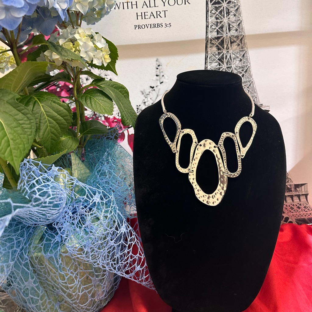 Silver Tone Necklace